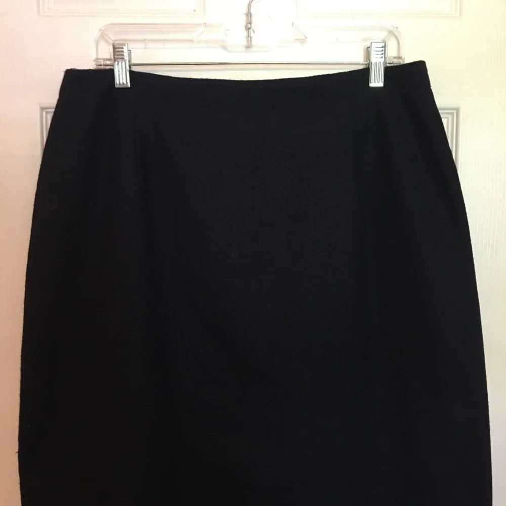 Goodclothes wool blend midi skirt. Sz 14, lined, frayed hem, zips in back.